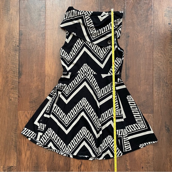 PAPAYA sleeveless, cowl neck dress, size L - Picture 9 of 12